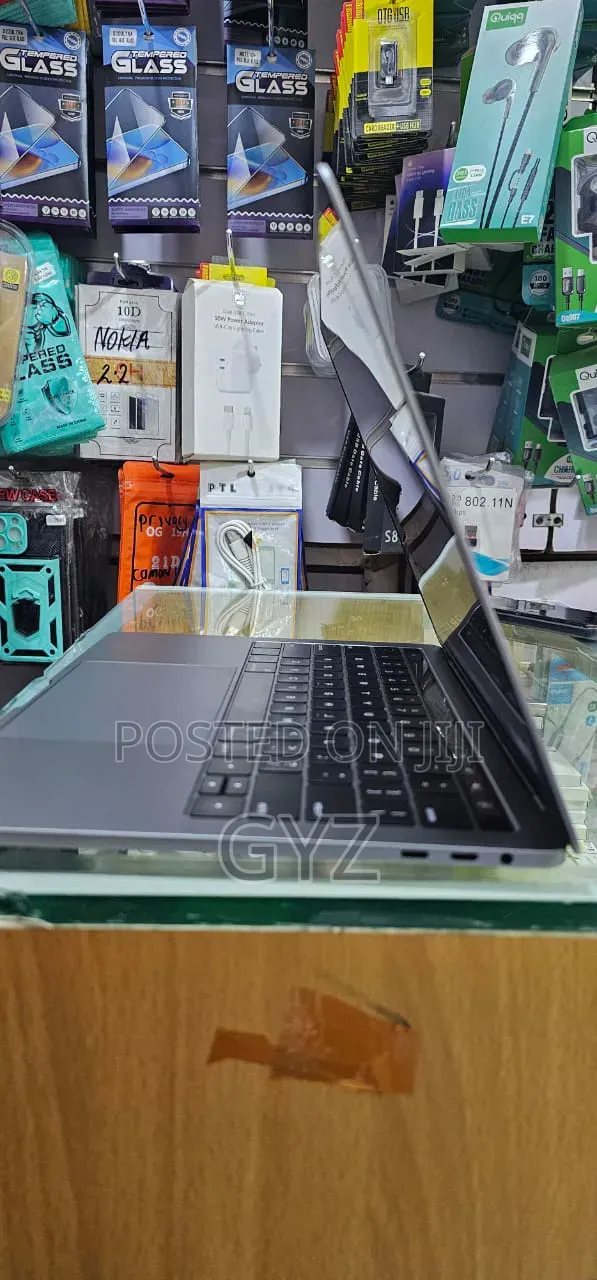Laptop Apple MacBook Pro 2017 16GB Intel Core i7 SSD 1T