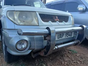 Mitsubishi Pajero IO 2005 Silver