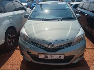 Toyota Vitz 2012 Silver