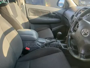 Toyota Hilux 2.5 Cab 2005 Gold