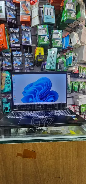 Laptop HP 15 8GB Intel Core i5 HDD+SSD 512GB