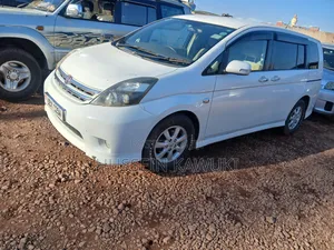 Toyota ISIS 2008 White