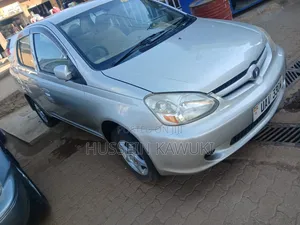 Toyota Platz 2002 Silver