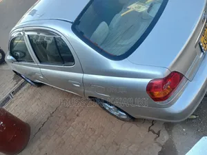 Toyota Platz 2002 Silver