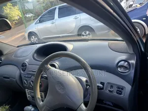 Toyota Vitz 2002 Green