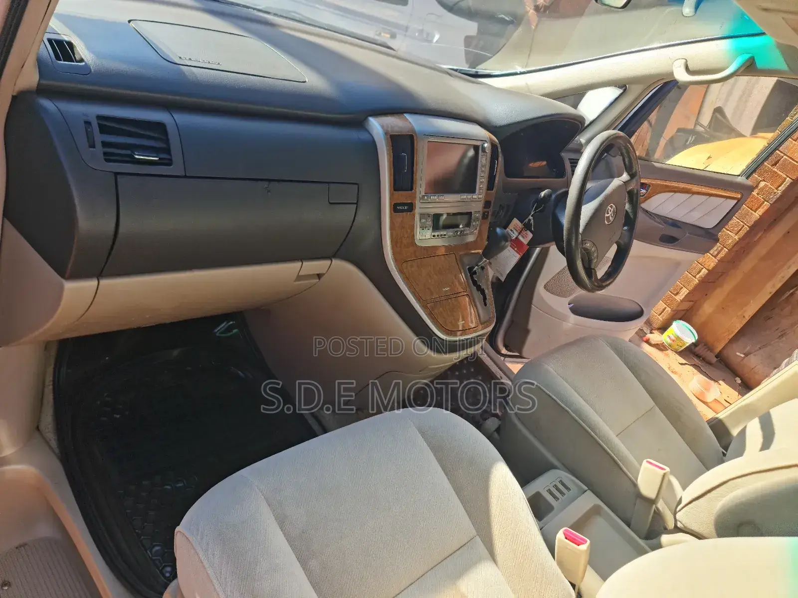 Toyota Alphard 2008 Gold