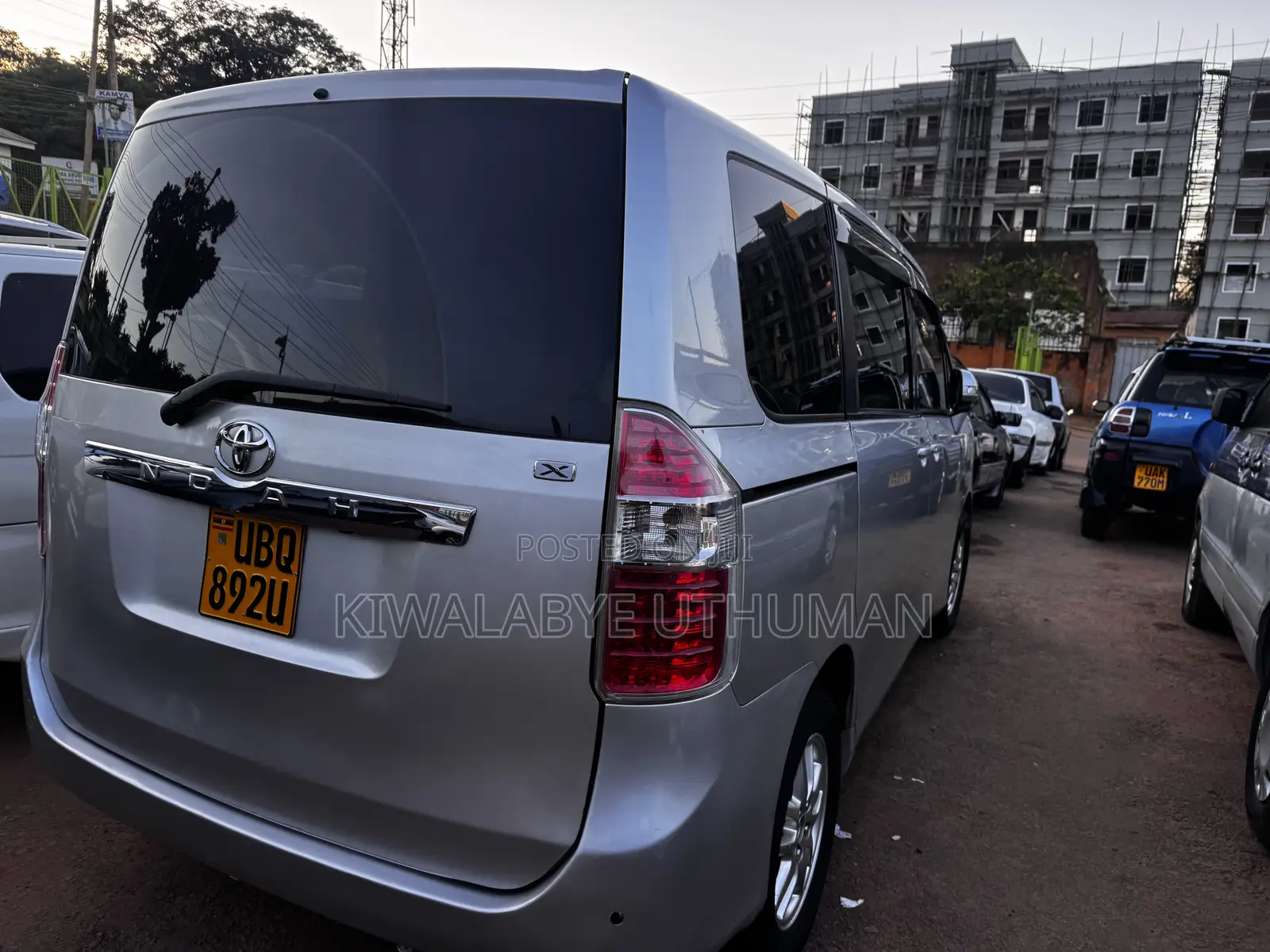 Toyota Noah 2010 Silver