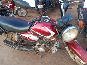 TVS HLX 125 2022 Red