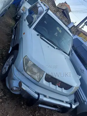 Mitsubishi Pajero IO 2005 Silver