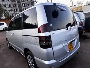 Toyota Noah 2004 Silver