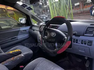 Toyota Noah 2004 Silver