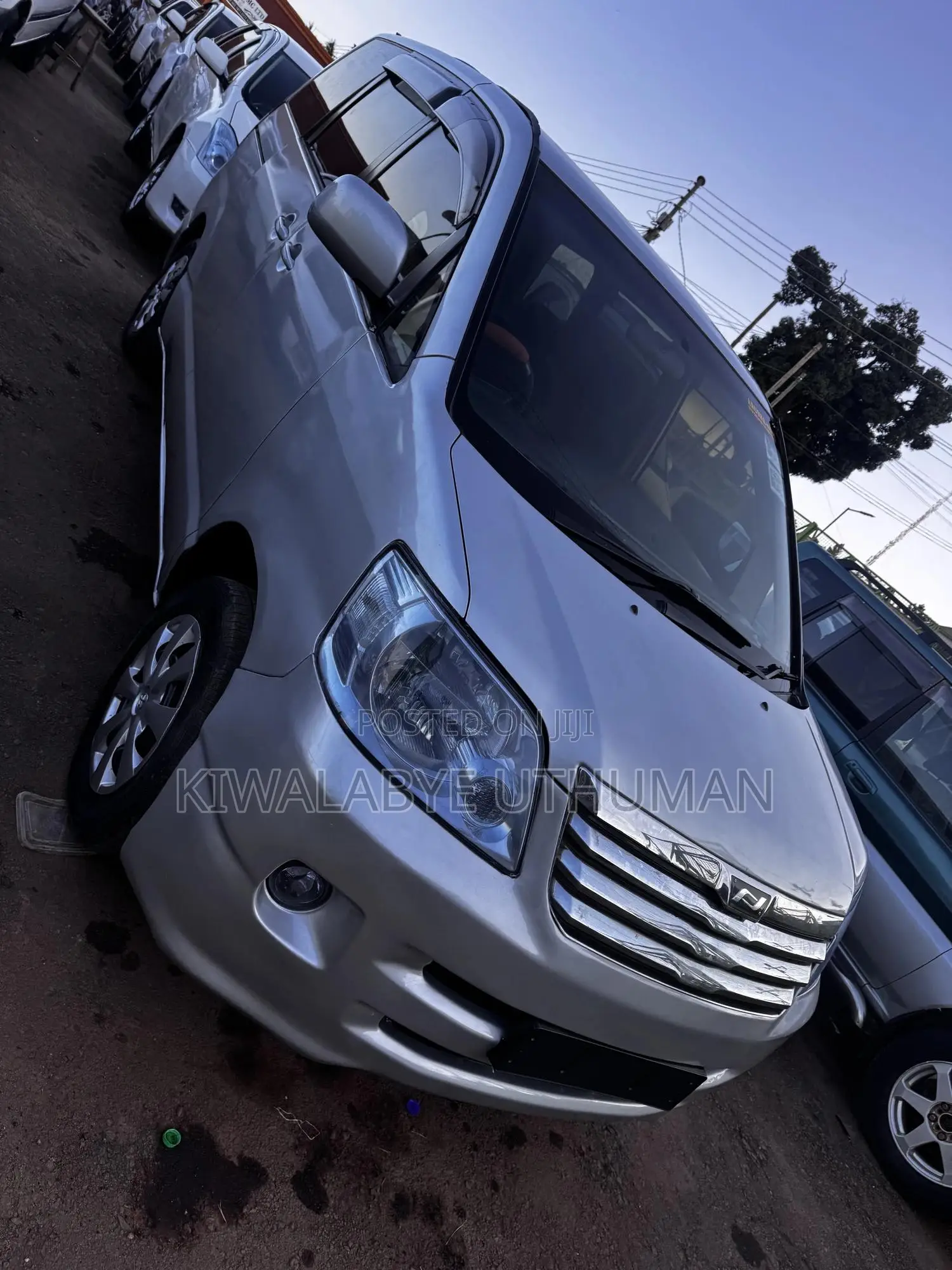 Toyota Noah 2004 Silver
