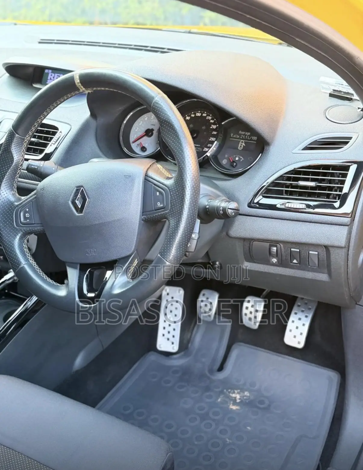 Renault Megane 2015 Yellow