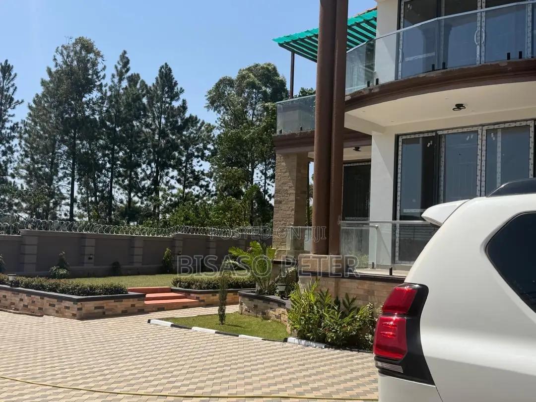 6bdrm Mansion in Kira, Central Division for sale