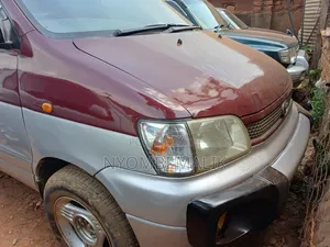 Toyota Noah 2001 Red