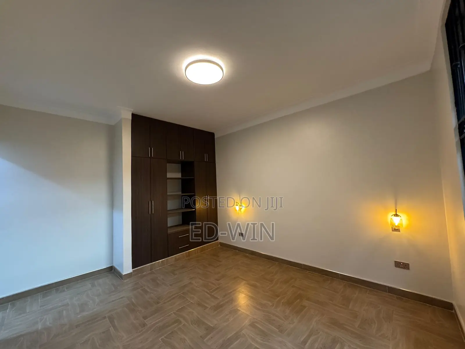 6bdrm Apartment in Magere Seta, Kira for sale