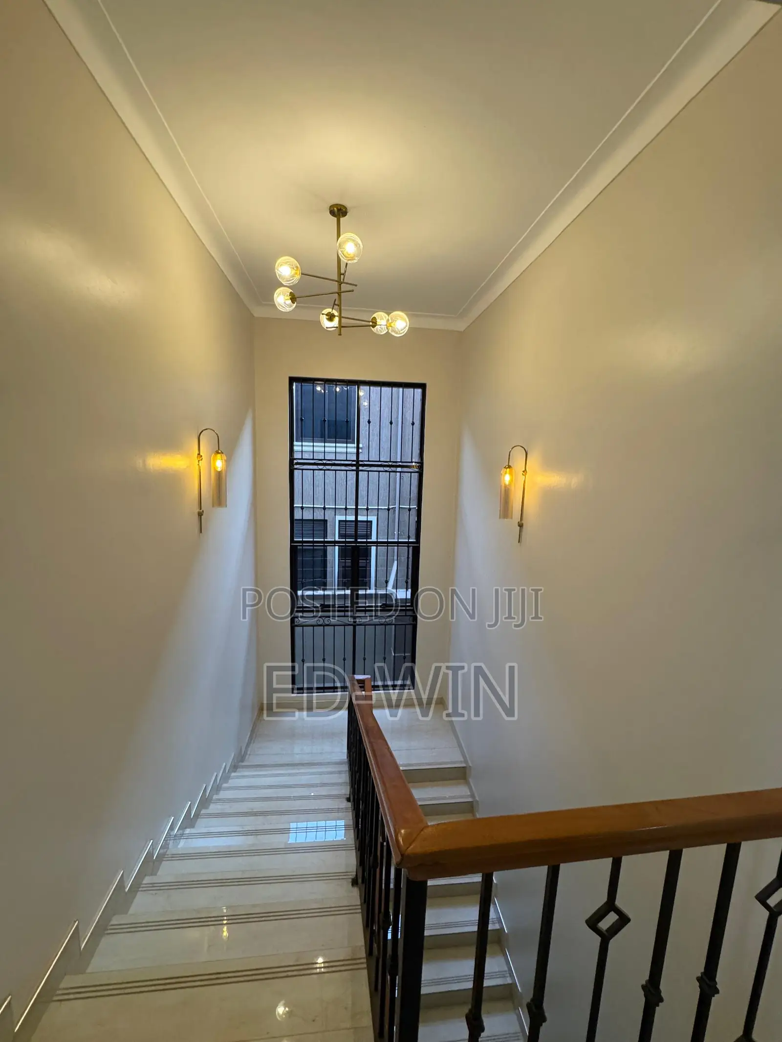 6bdrm Apartment in Magere Seta, Kira for sale