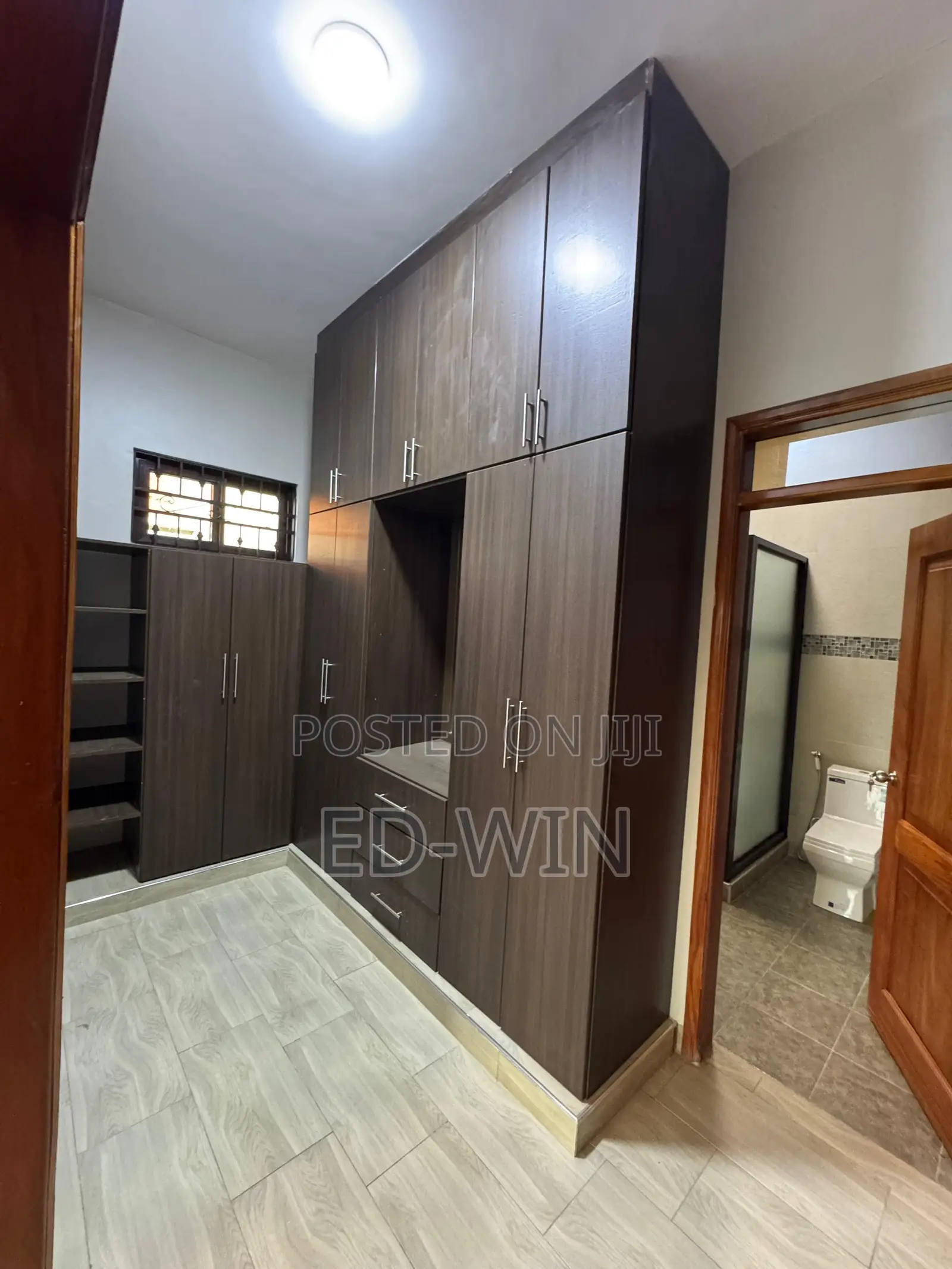6bdrm Apartment in Magere Seta, Kira for sale