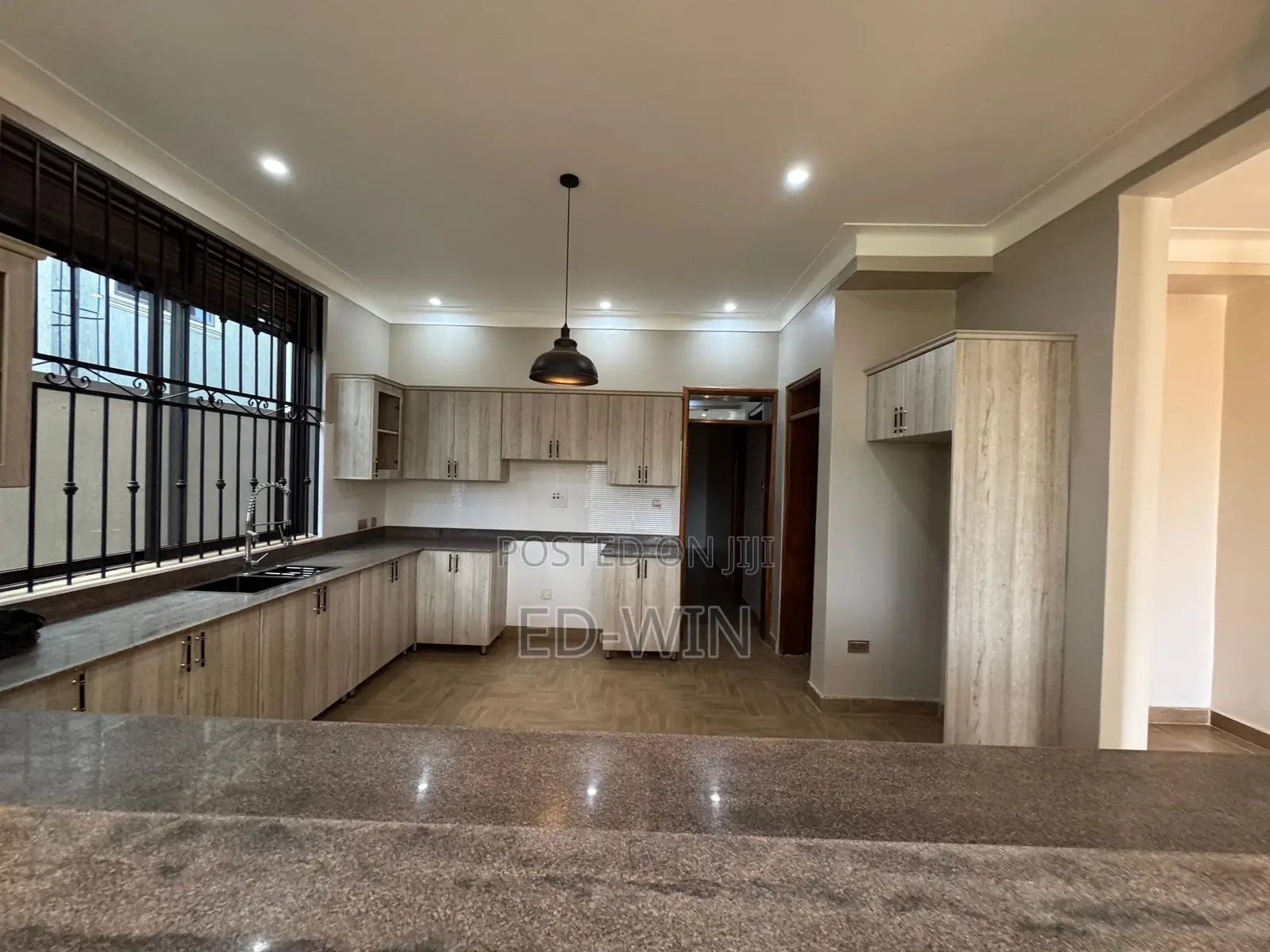 6bdrm Apartment in Magere Seta, Kira for sale