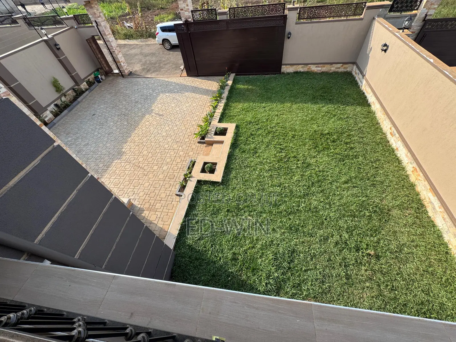 6bdrm Apartment in Magere Seta, Kira for sale