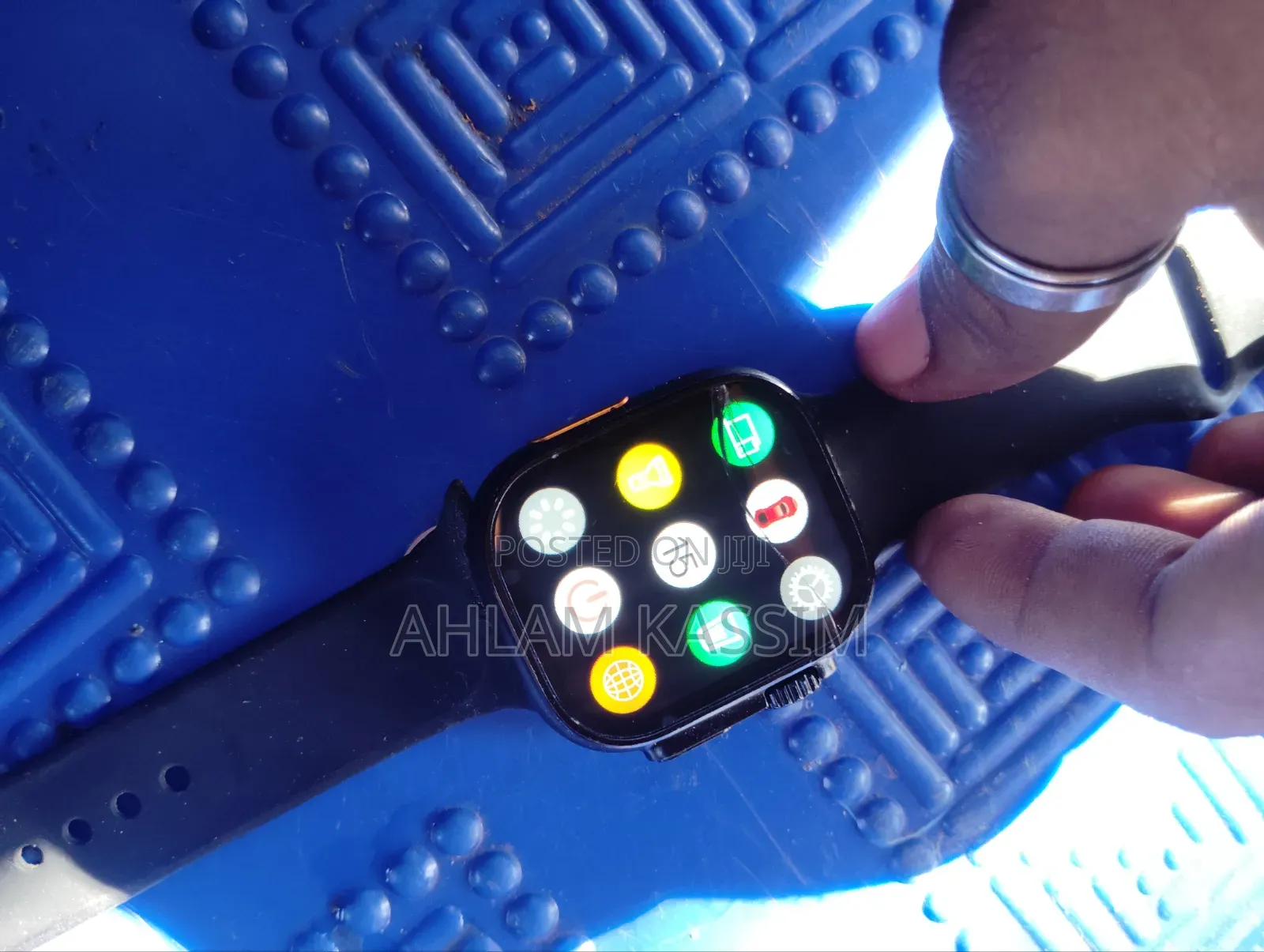 Smart Watch With Brocken Screen and No Charger for Sale