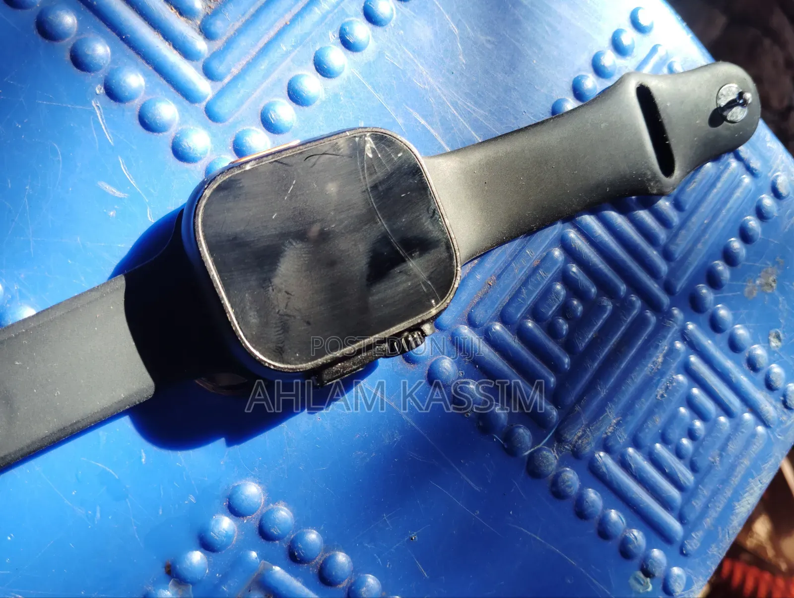 Smart Watch With Brocken Screen and No Charger for Sale