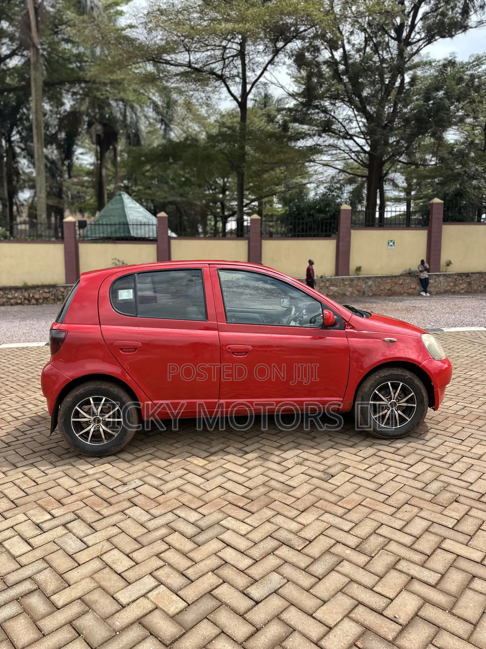 Toyota Vitz 2001 Red