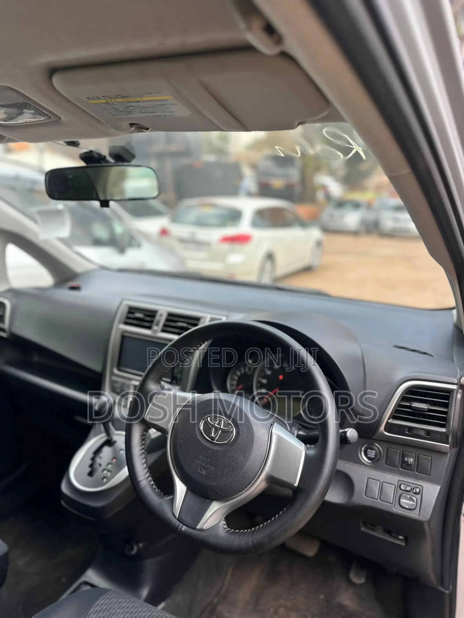 Toyota Ractis 1.5 FWD 2012 Silver