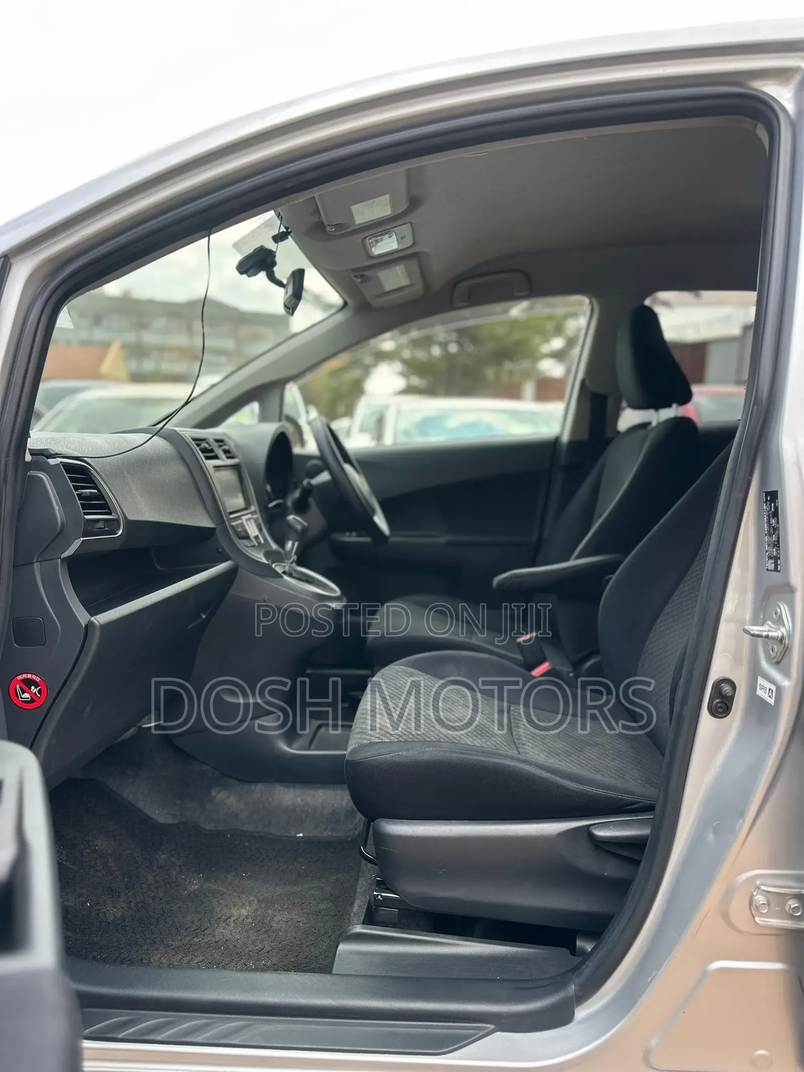 Toyota Ractis 1.5 FWD 2012 Silver