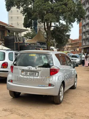 Toyota Ractis 1.5 FWD 2012 Silver