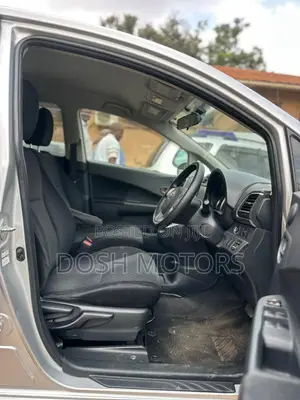 Toyota Ractis 1.5 FWD 2012 Silver