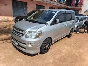 Toyota Noah 2003 Silver