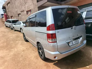Toyota Noah 2003 Silver