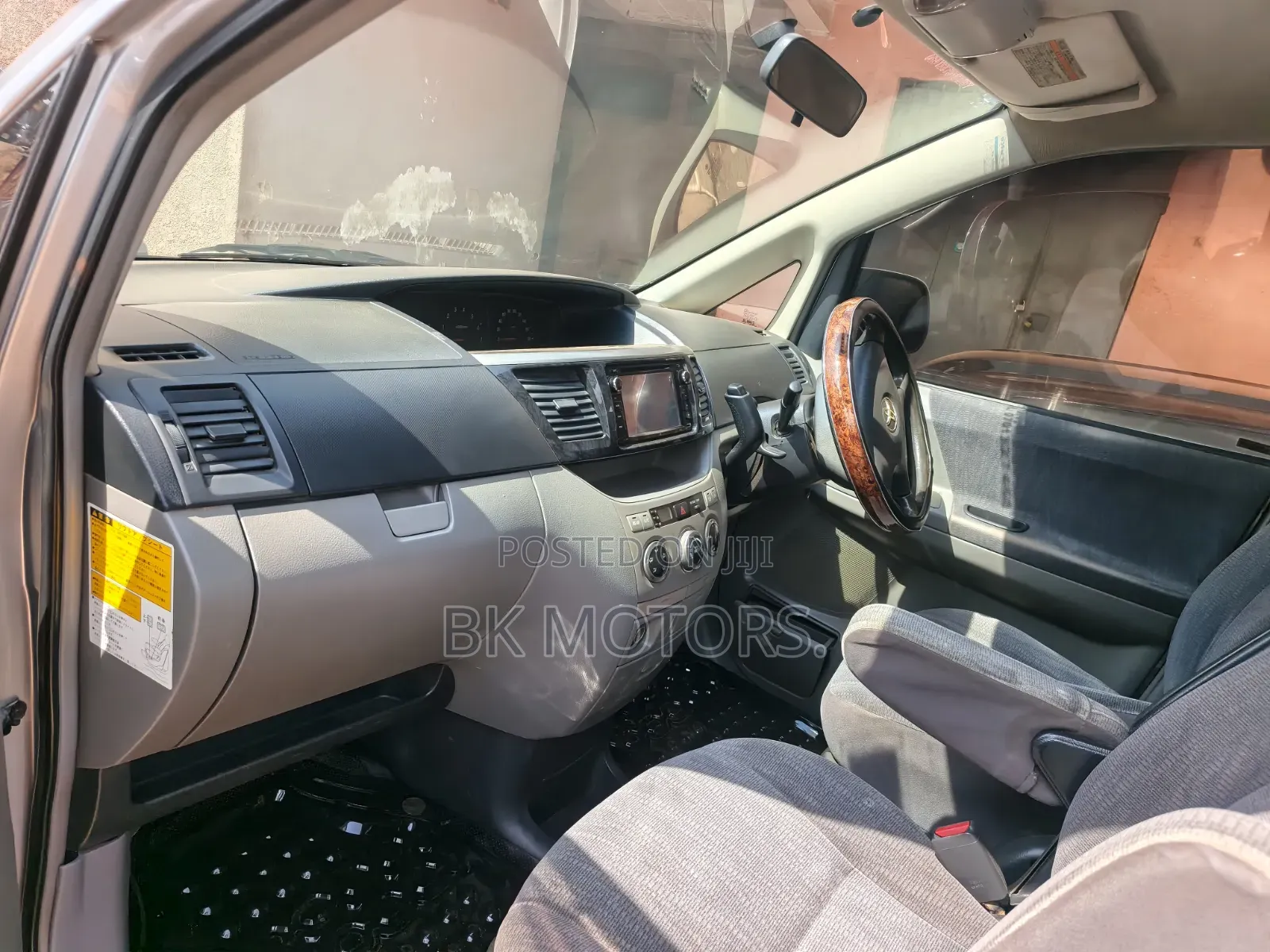 Toyota Noah 2003 Silver