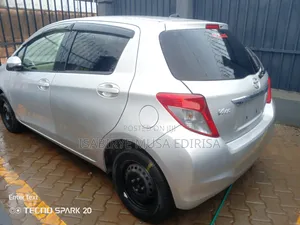 Toyota Vitz 2014 Silver