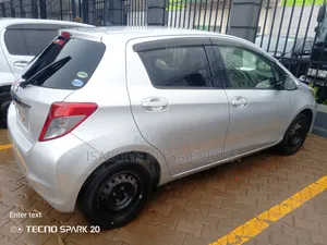 Toyota Vitz 2014 Silver