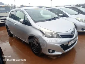 Toyota Vitz 2014 Silver