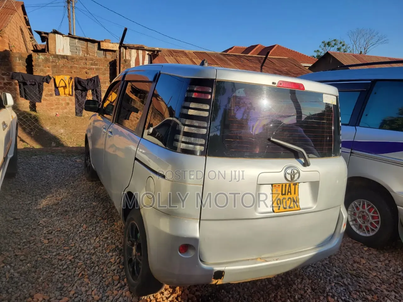 Toyota Sienta 2011 Silver