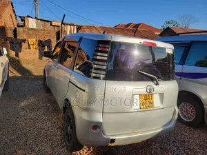 Toyota Sienta 2011 Silver