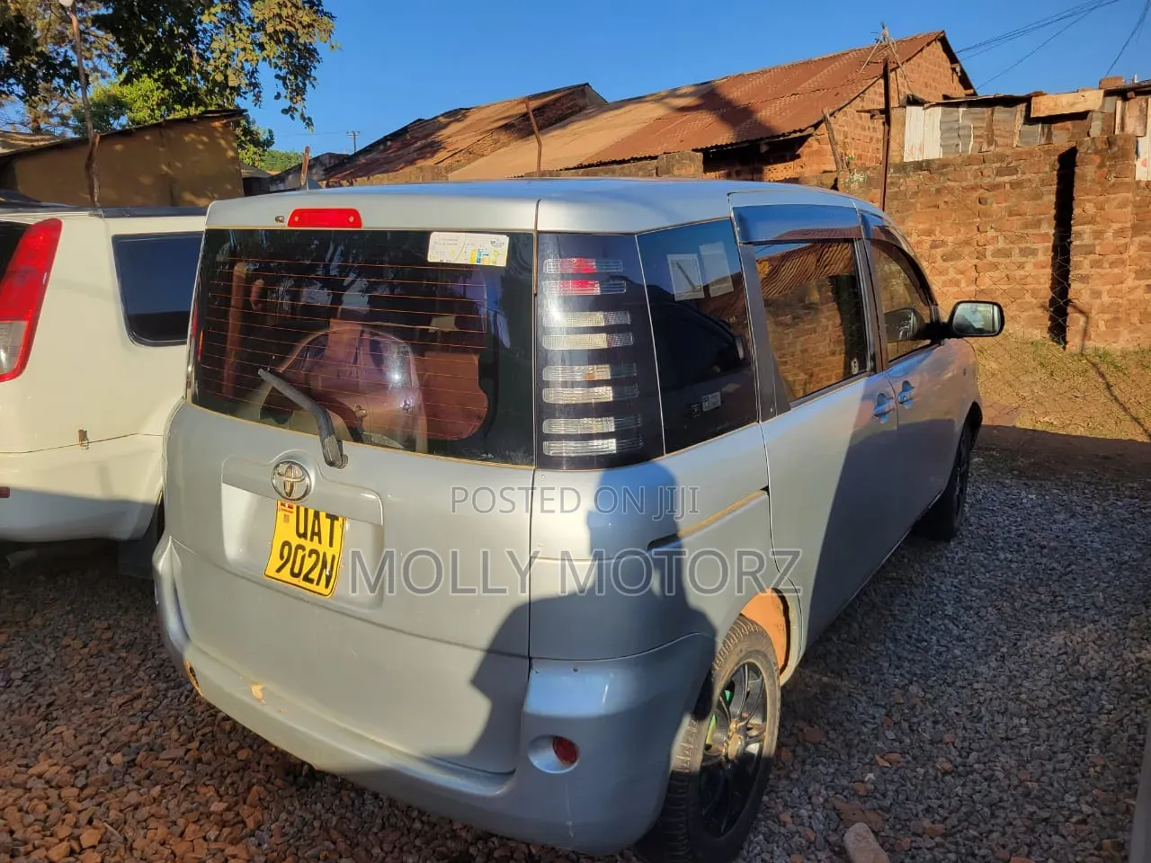 Toyota Sienta 2011 Silver