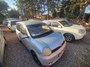 Toyota Sienta 2011 Silver