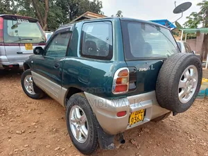 Toyota RAV4 1997 Green
