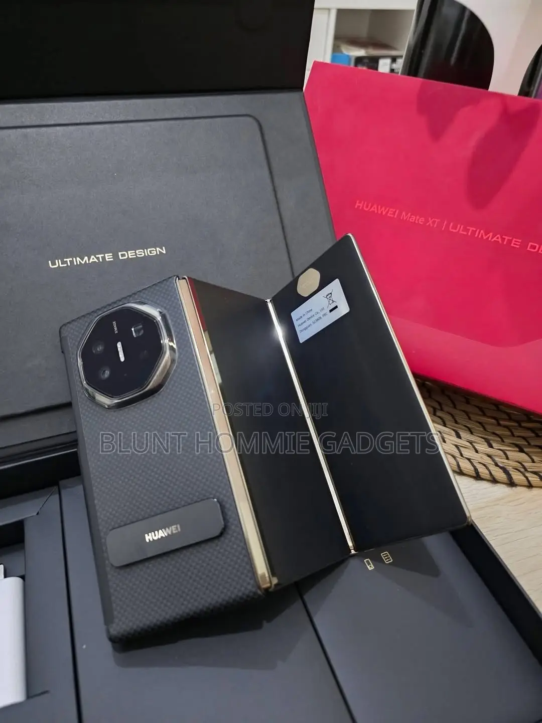 New Huawei Mate XT Ultimate Design 512 GB Black