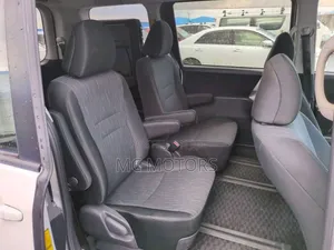 Toyota Noah 2012 White