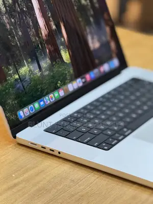 Laptop Apple MacBook Pro 2021 M1 Max 32GB Apple M2 SSD 512GB