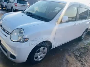 Toyota Sienta 1.5 FWD 2010