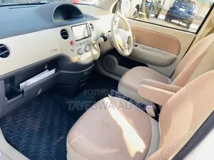 Toyota Sienta 1.5 FWD 2010