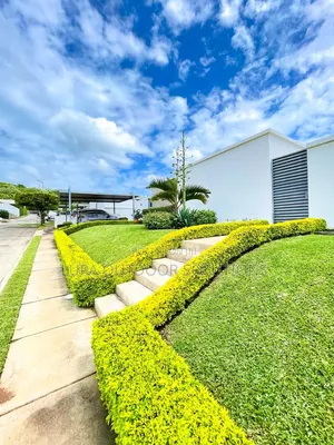 Akakomera/Hedges for Your Front and Backyard