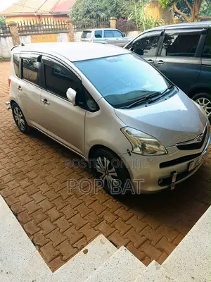 Toyota Ractis 1.5 AWD 2012 Silver