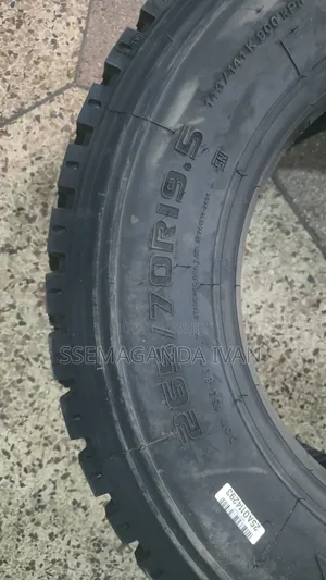 Fuso,Forward Tubeless Truck 19.5 Mudgrip Tyres
